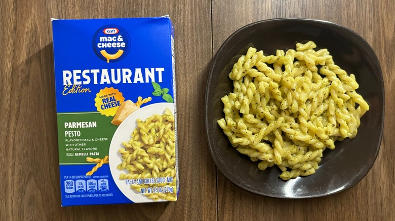 Kraft Mac & Cheese Restaurant Edition Parmesan Pesto box and macaroni on plate