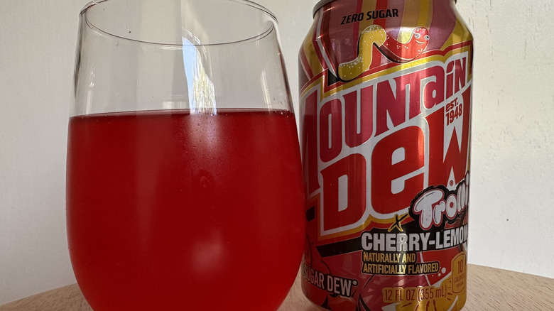 Mountain Dew Trolli Cherry-Lemon in glass with can