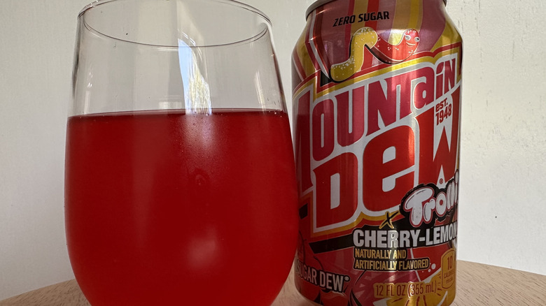Mountain Dew Trolli Cherry-Lemon in glass with can