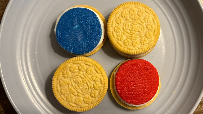 Oreo Firecracker Pop Cookies open and closed on blue plate