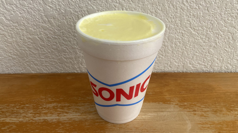 Banana Pudding Cream Slush on wooden table