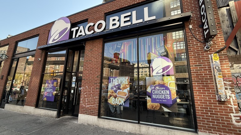 exterior of a Taco Bell