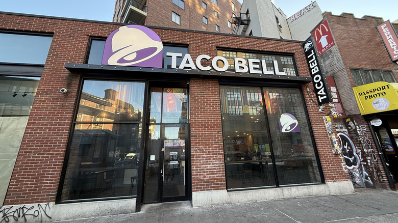 exterior of a Taco Bell