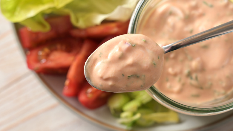 A spoonful of Thousand Island dressing with fresh vegetables