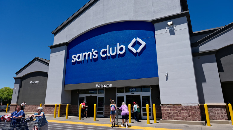 Exterior entrance of Sam's Club warehouse location