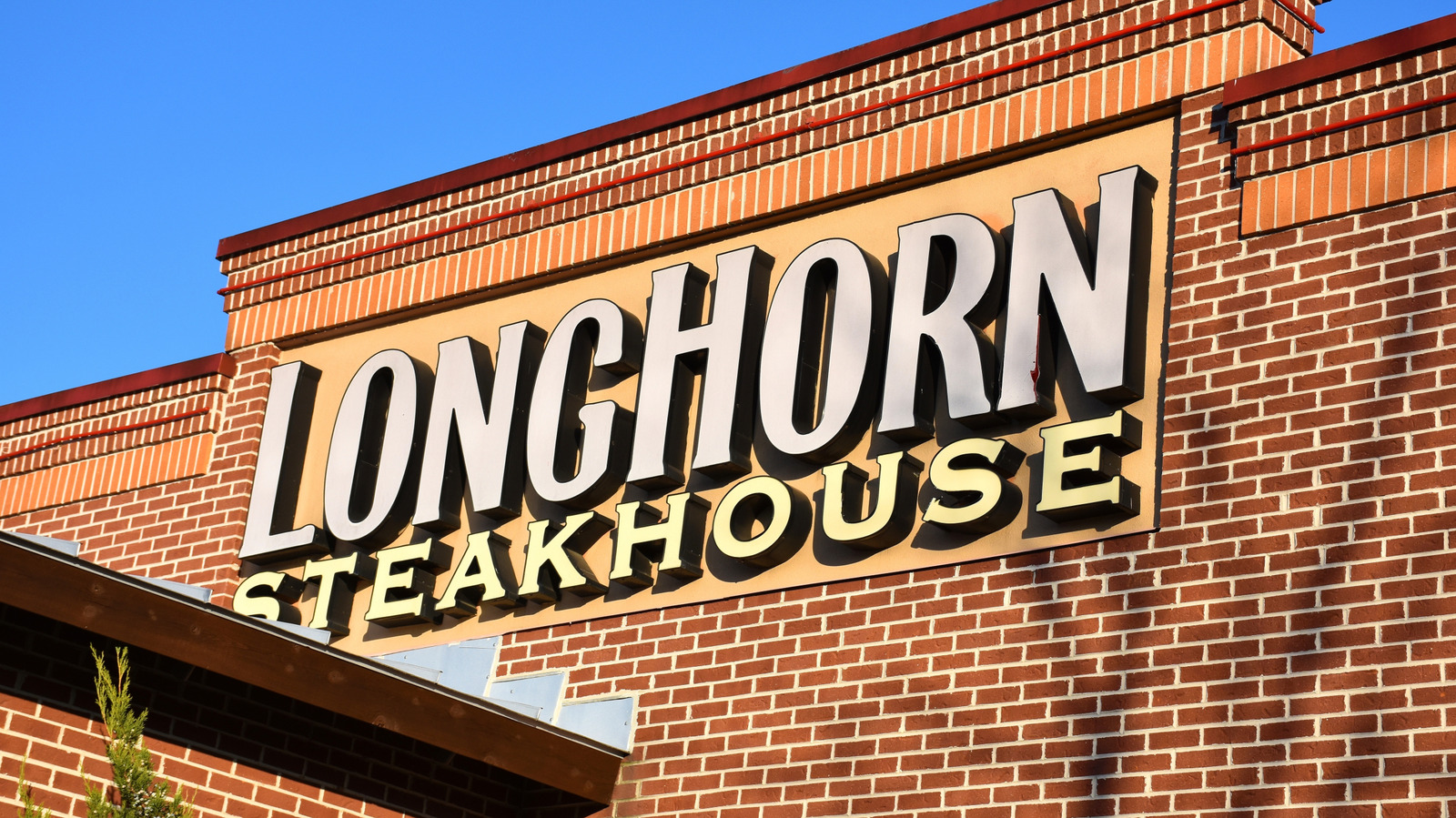 Save Money On LongHorn Steakhouse Takeout With This Steak Ordering Trick