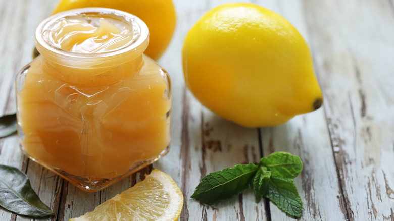 jar of lemon curd