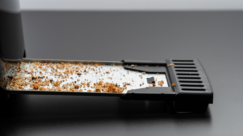Toaster crumb tray