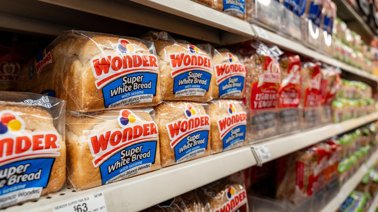 Wonder bread on the shelves at a grocery store