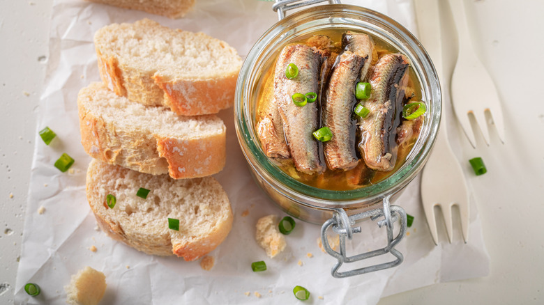 Sardines with bread, a winning combination