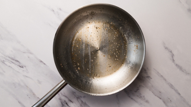 Hot pan with oil