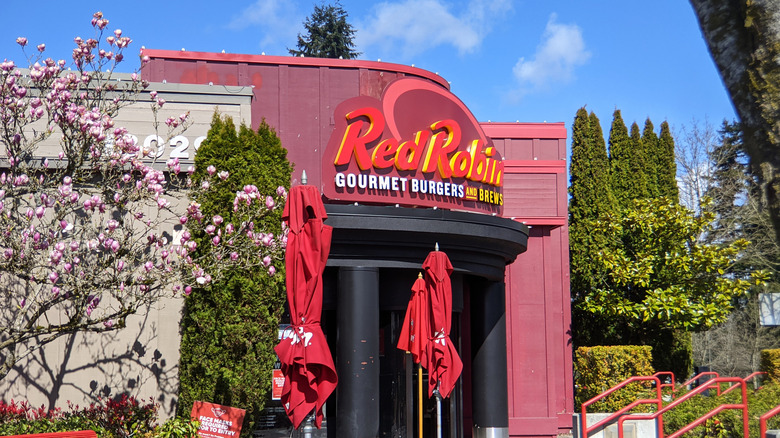 Red Robin exterior