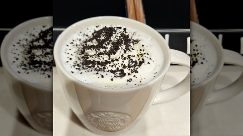 Starbucks Cookies and Cream Cocoa in a white Starbucks mug
