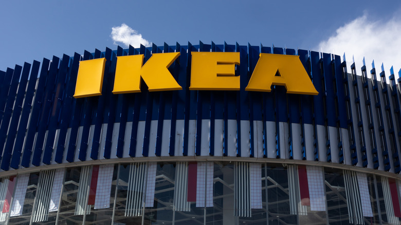 An Ikea sign outside the store with a blue sky background.