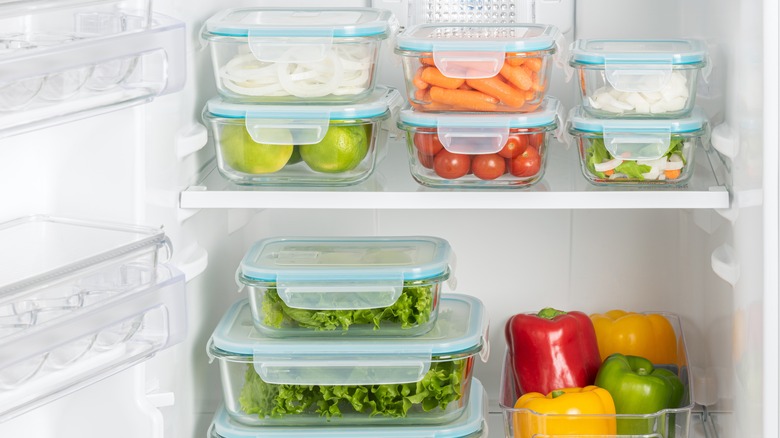 Square and rectangular containers in the refrigerator