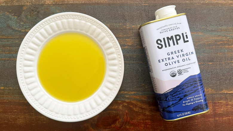 SIMPLi Extra Virgin Olive Oil bottle next to a dish with oil