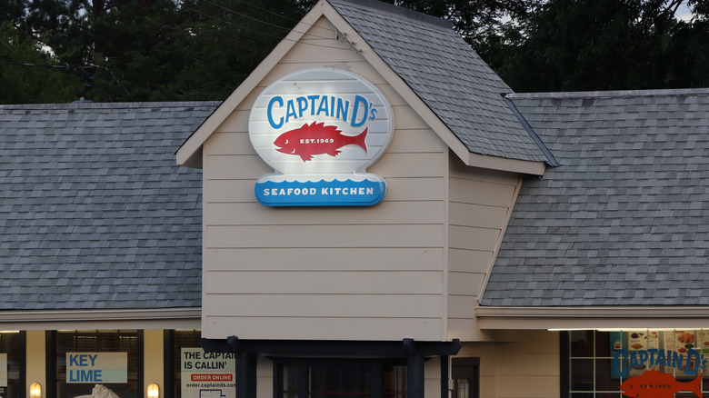 Captain D's restaurant exterior