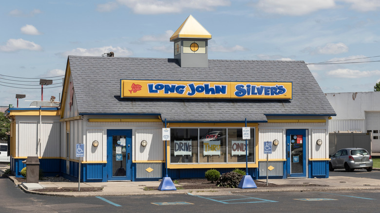 Exterior of Long John Silver's restaurant