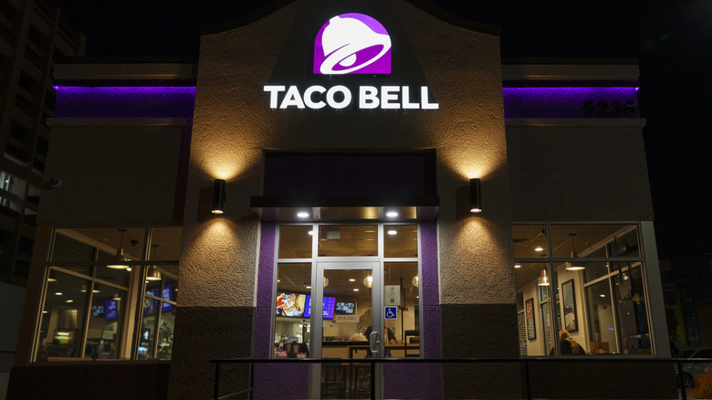 Taco Bell store front during night time