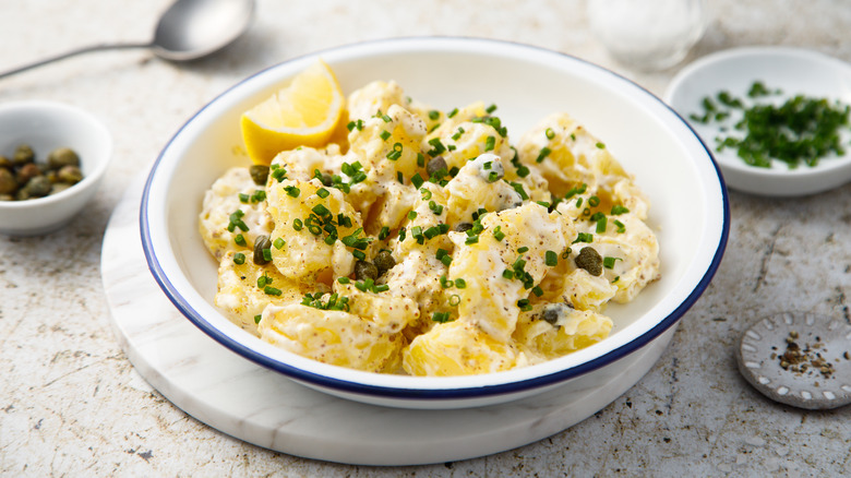 potato salad in bowl