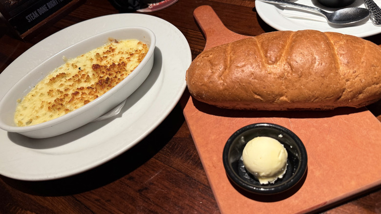 LongHorn Steakhouse complimentary bread with crust dip