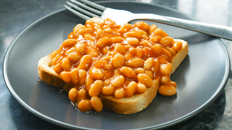 Baked beans on toast