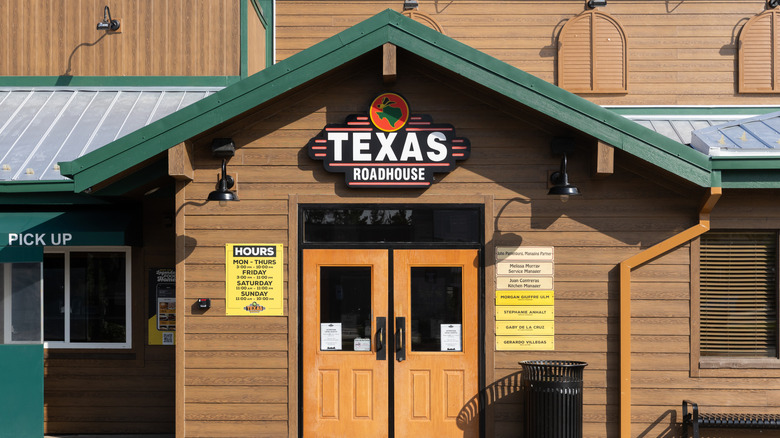 The front door of a Texas Roadhouse location.