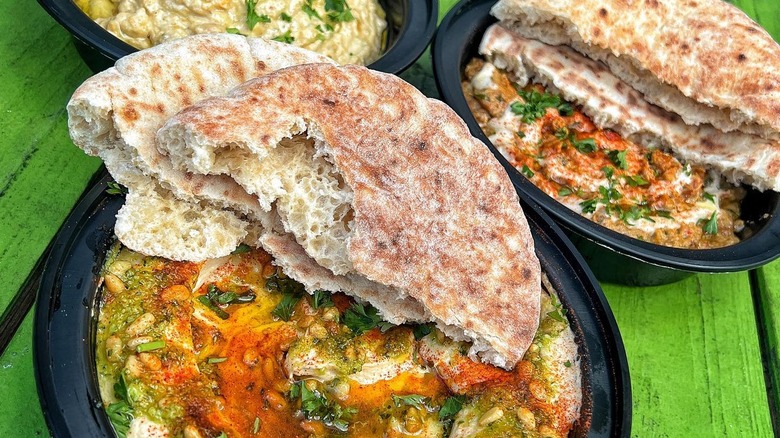 Hummus bowls with pitas