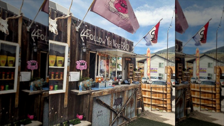 Follow Yer' Nose BBQ exterior of smoke wagon in Gardiner