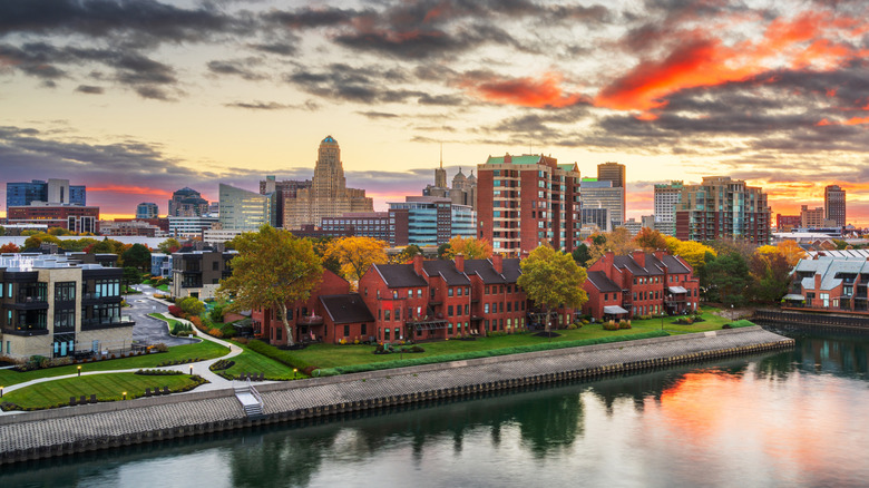 Cityscape of Buffalo, New York at dusk