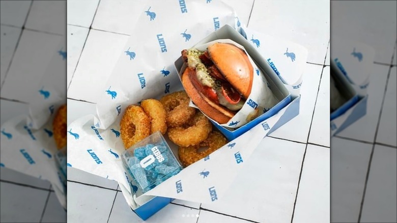 overhead shot of Spin Dash Combo with Lions-branded lining paper