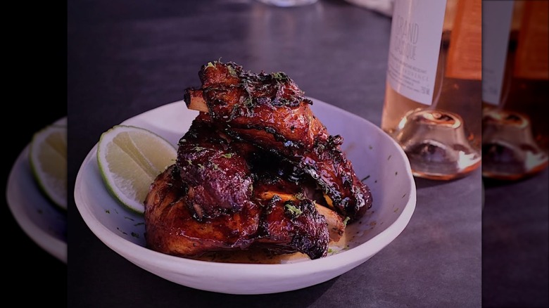Glazed pork ribs with lemon slice