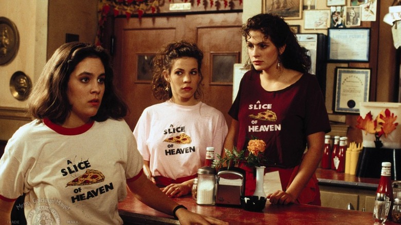 Annabeth Gish, Lili Taylor, and Julia Roberts in a pizza place in "Mystic Pizza"