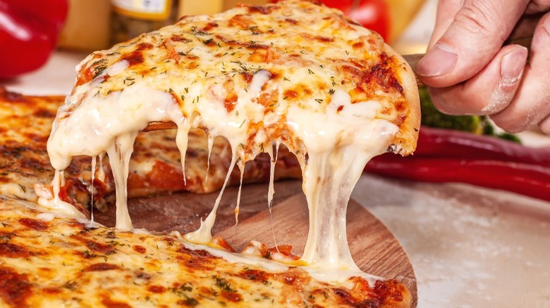 The 2 Popular Pizza Chains That Were Born In Michigan