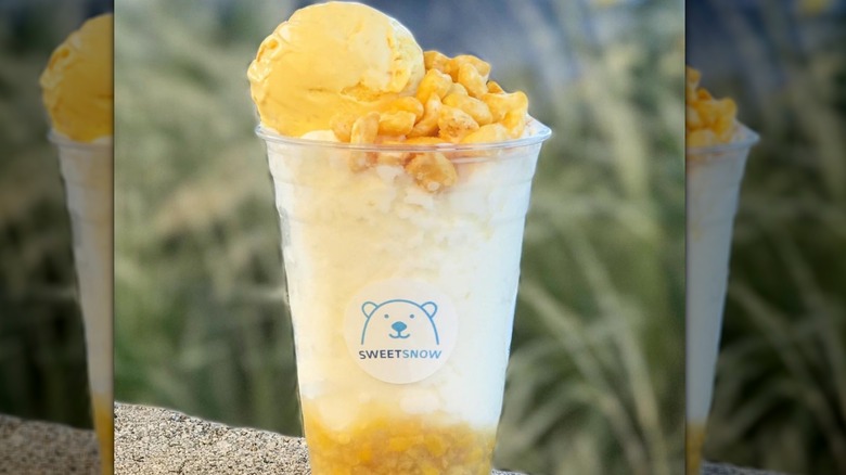 A cup of mais con yelo from Sweet Snow