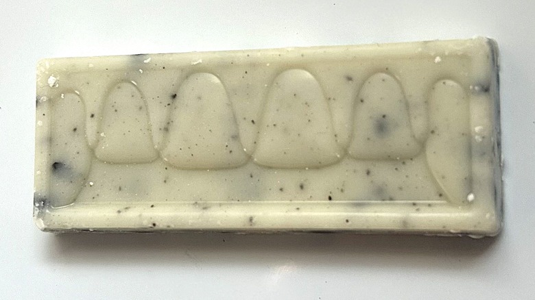 Hershey's Cookies N' Cream Fangs bar on a white background