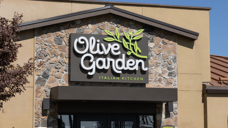 olive garden restaurant front