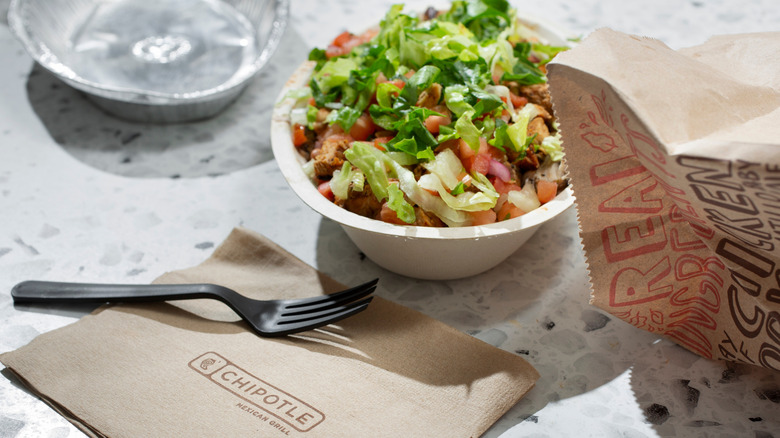 Chipotle salad bowl