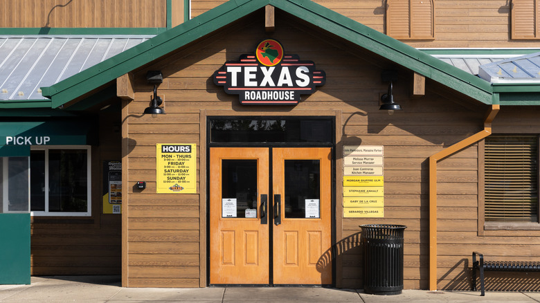 Texas Roadhouse entrance from exterior