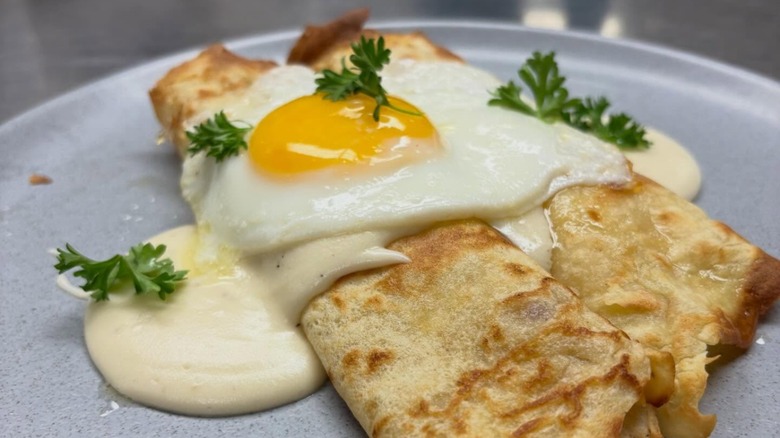 Hjem A.M. crepes with egg