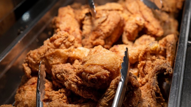 Tray of fried chicken from buffet at Gasthof Amish Village restaurant