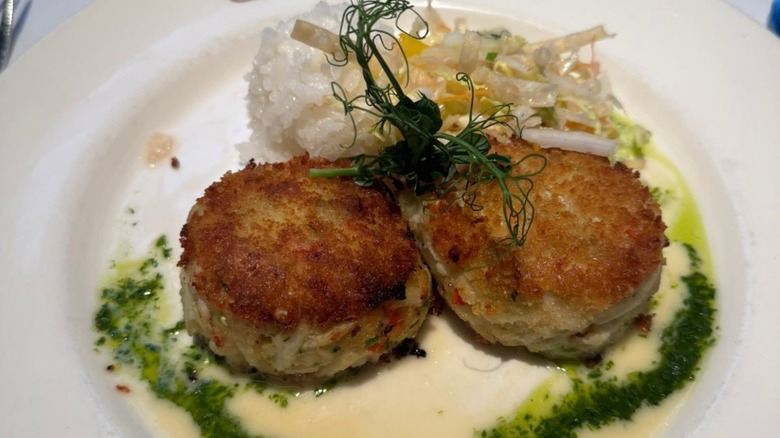 Crab cakes at GW Fins