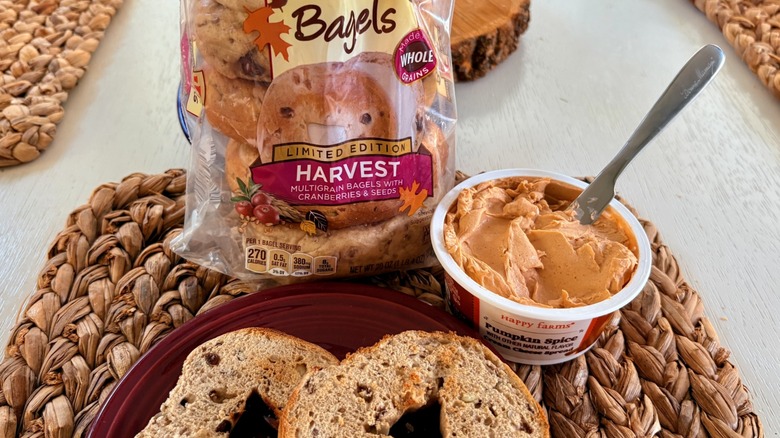 Aldi L'Oven Fresh harvest bagels with pumpkin cream cheese