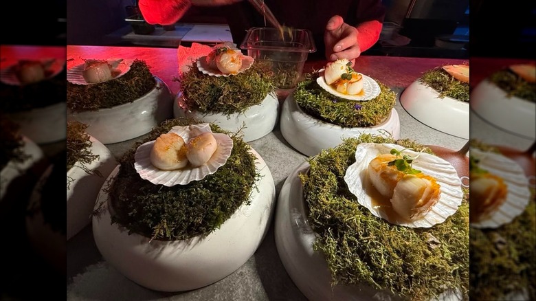 Scallops on clam shaped dishes