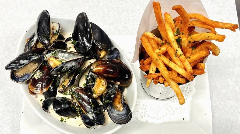 Mussels in broth with a side of French fires