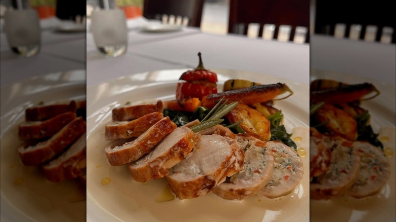 Sliced rabbit with rosemary sauce