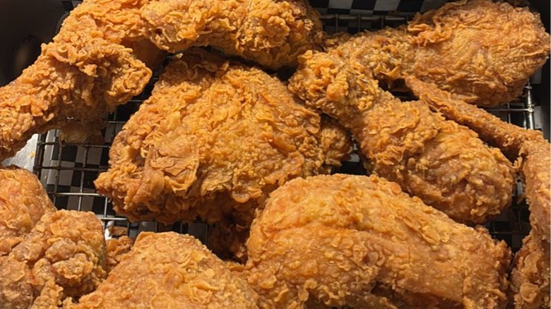 Chalili's Chicken & Wings fried chicken