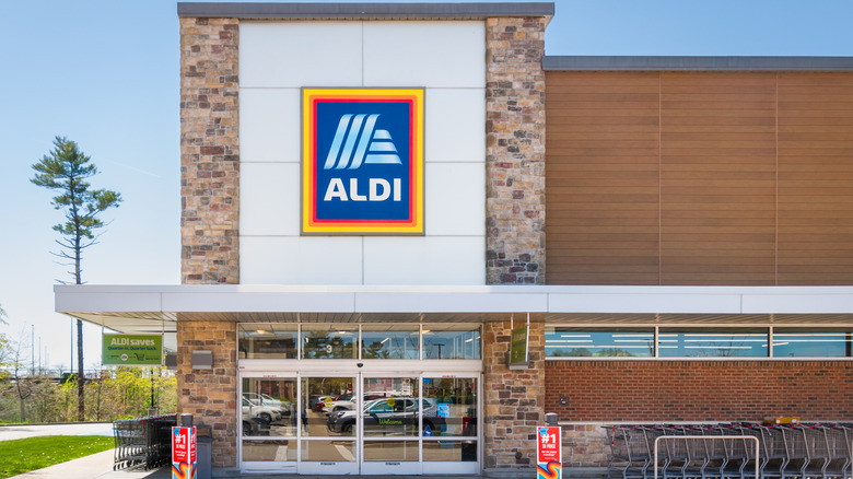 The entrance to an Aldi