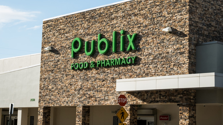 Entrance to a Publix