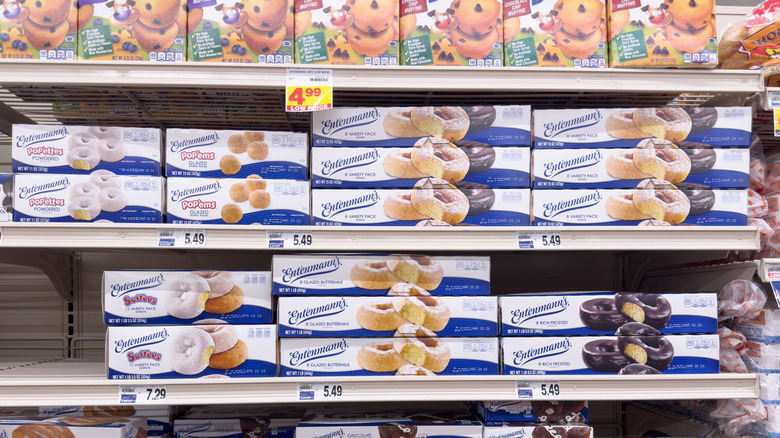 An aisle at a grocery store full of Entenmann's items, most notably donuts.